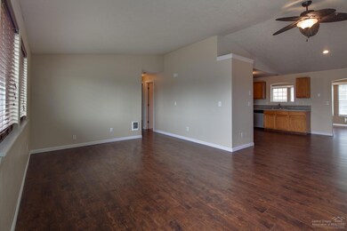 1656 SW 34th St, Redmond, OR 97756 - photo 3