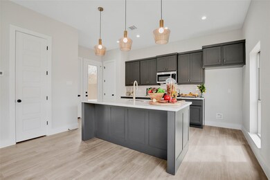 8215 Coffee St, Houston, TX 77033 - photo 7