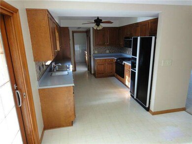 382 Parklane Dr, Woodville, OH 43469 - photo 6