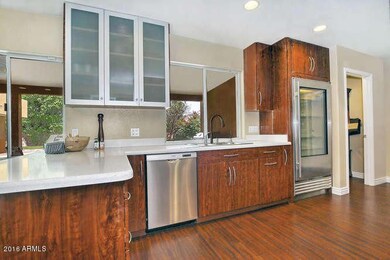 8622 E Joshua Tree Ln-small-017-13-Stain