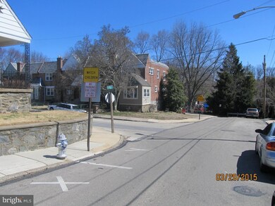 6815 Clover Ln, Upper Darby, PA 19082 - photo 2