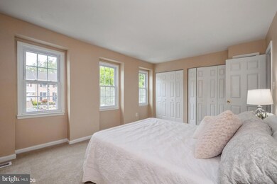 2090 Pilgrim Dr, Woodbridge, VA 22192 - photo 5