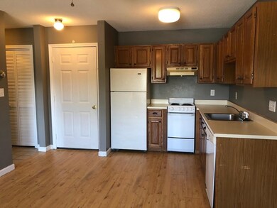 264 Main St unit 17 Unit C, Lincoln, NH 03251 - photo 4