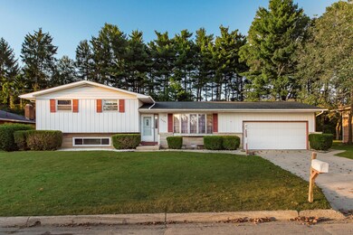 Welcome to 5464 York Ln N!