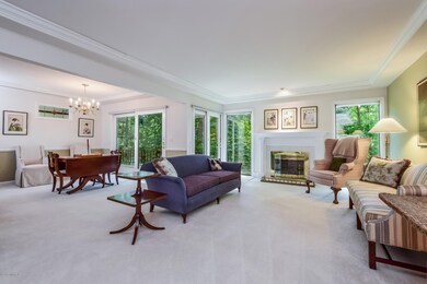 008-Living_Room-4384045-medium