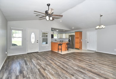 213 E Main St, Chouteau, OK 74337 - photo 6