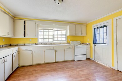 2 (4 of 12) Kitchen View 1