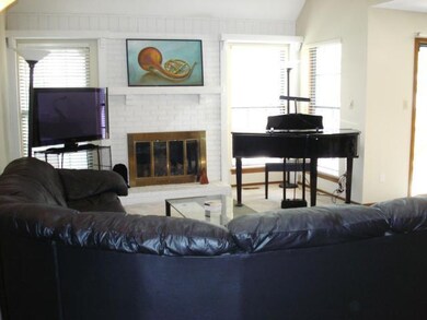 8064 Colony Ln, Lenexa, KS 66215 - photo 4