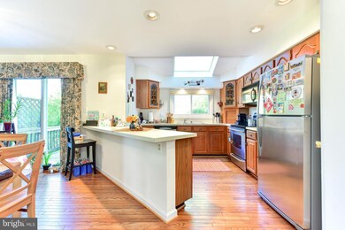 6826 Mclean Province Cir, Falls Church, VA 22043 - photo 7