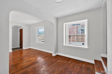 6713 Kenwood Dr, Saint Louis, MO 63121 - photo 7