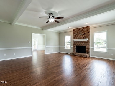 006-1280x960-living-room