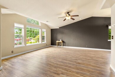 643 SW Leonard St, Grants Pass, OR 97526 - photo 7