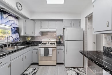 419 Broad St, Sewaren, NJ 07077 - photo 6