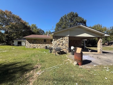 1370 E Pike St, Iuka, MS 38852 - photo 2