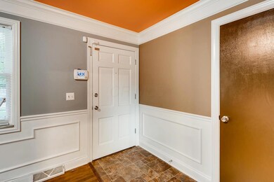 5026 Tamarack Boulevard-large-004-1-Foye