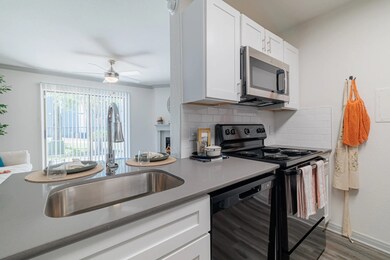 200 Hollow Tree Ln unit 1017-1, Houston, TX 77090 - photo 7