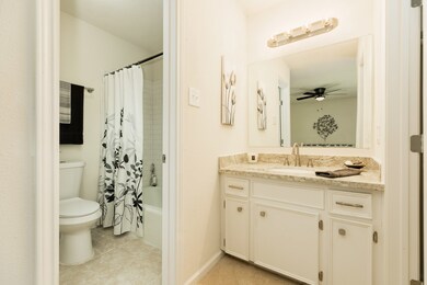 323 Coventry Ln, Alvin, TX 77511 - photo 7