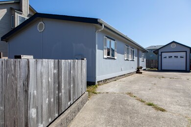 915 SW 7th Newport-4