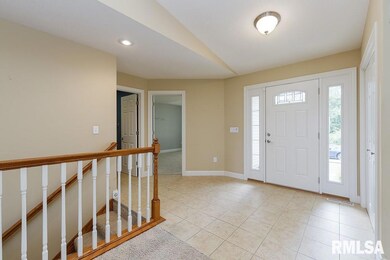 6721 Silvercreek Dr, Davenport, IA 52806 - photo 3