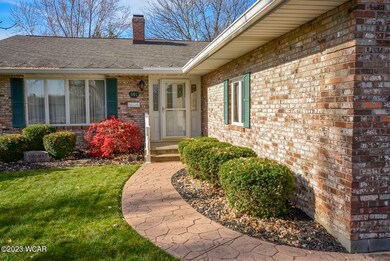 801 N Blackhoof St, Wapakoneta, OH 45895 - photo 2