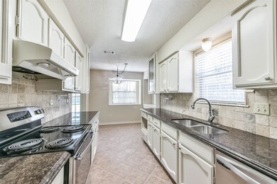 16422 Hibiscus Ln, Friendswood, TX 77546 - photo 4