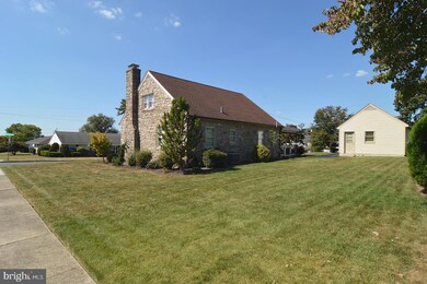 3301 Mckently St, Reading, PA 19605 - photo 2