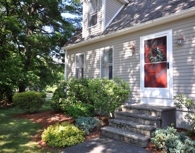 461 Johnny Appleseed Ln, Leominster, MA 01453 - photo 3