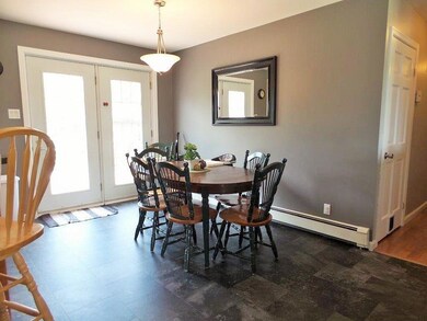 Dining Area to deck