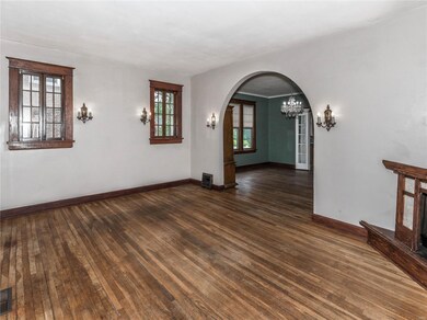 Arched Doorway to Dining Room