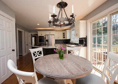 Open and bright eat in kitchen area