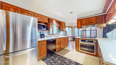 100 Stonegate Ct, Dingmans Ferry, PA 18328 - photo 6