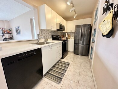 273 Cambridge Rd unit 405, Woburn, MA 01801 - photo 3