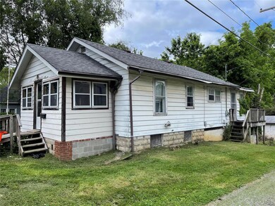 Siding is being replaced. New photos coming on 07/