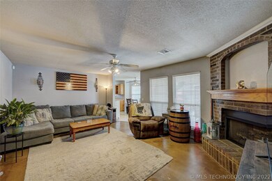 Nice Corner Brick Fireplace! Bright & Open Family