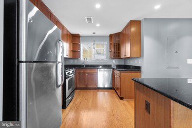 4115 S Four Mile Run Dr unit B, Arlington, VA 22204 - photo 3