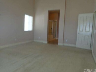 LARGE MASTER SUITE!