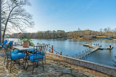 Lakeside Dining