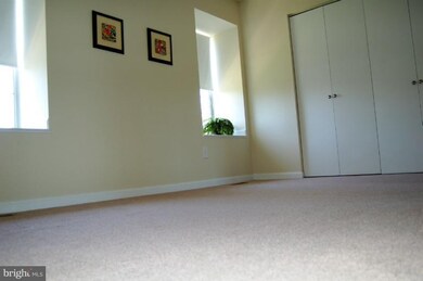 7947 Hugh Mullen Dr unit 70, Manassas, VA 20109 - photo 2