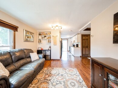 832 Grubbs St, Center Point, IA 52213 - photo 6