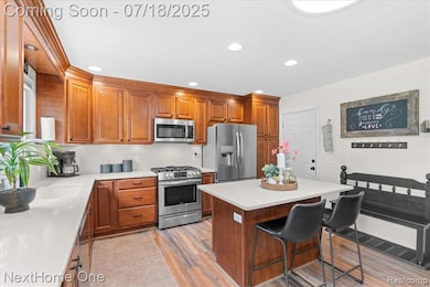 Quartz countertops & stainless appliances