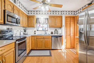 806 Englewood St, Lansing, KS 66043 - photo 5