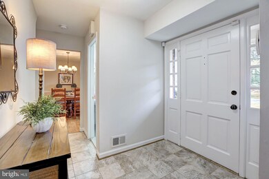 8807 Stonehaven Ct, Potomac, MD 20854 - photo 3