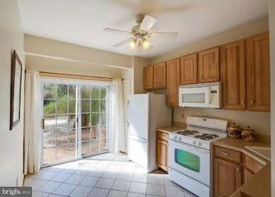 7306 Rocky Creek Dr, Columbia, MD 21046 - photo 6