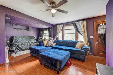 06-188 W 61st St-006