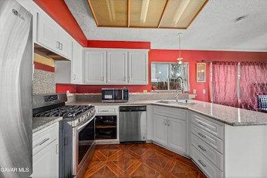 3639 Challenger Ct, Palmdale, CA 93550 - photo 5