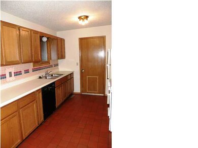 Fully equipped kitchen with all appliances, includ