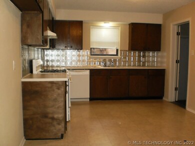 428 W 149th St, Glenpool, OK 74033 - photo 6
