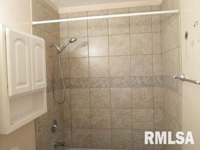 1369 W 38th Place, Davenport, IA 52806 - photo 7