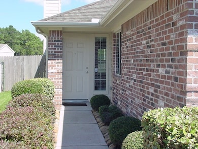 4023 Bentwood Cir, Dickinson, TX 77539 - photo 2
