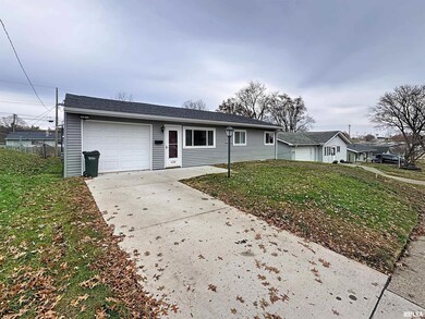 1336 W 38th Place, Davenport, IA 52806 - photo 2